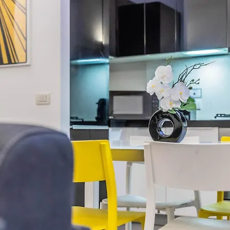 M25 - Garage Loft Apartment
