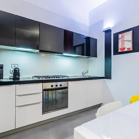M25 - Garage Loft Apartment Milan