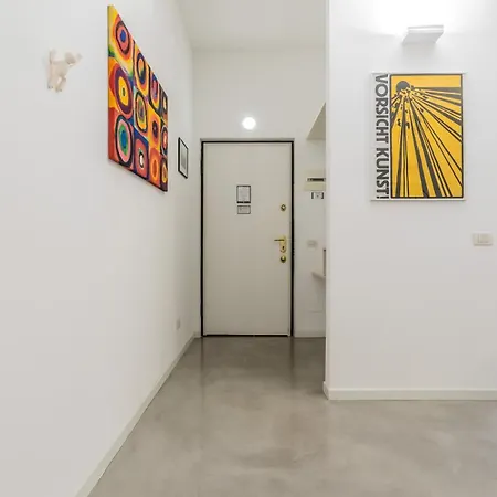 M25 - Garage Loft Apartment *