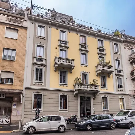 M25 - Garage Loft Apartment Milan